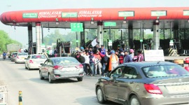 Farmers protest, Chandimandir Toll Plaza, toll plaza picketing, farm laws, Panchkula, Haryana News, Indian Express, Indian Express News
