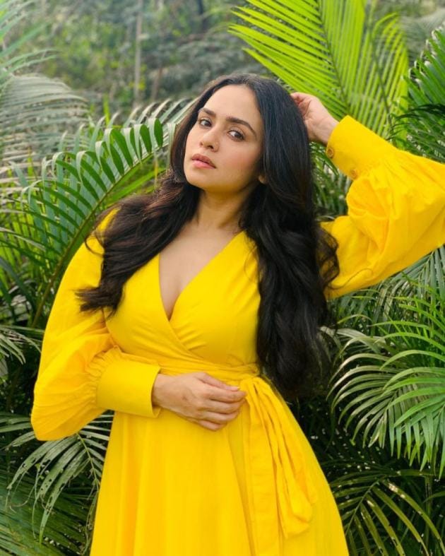 amruta khanvilkar