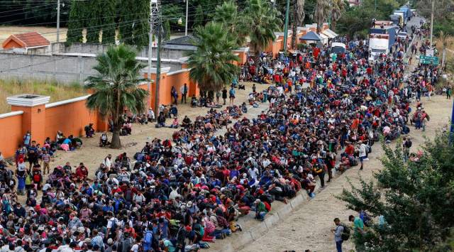 Hondurans taking part in a new caravan of migrants, set to head to the United States, gather in front of police officers blocking the road in Vado Hondo, Guatemala January 17, 2021. (Source: Reuters)