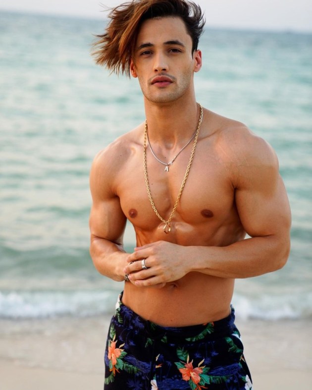 Asim Riaz 4