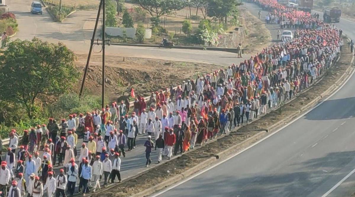 Farmers on their way to Mumbai