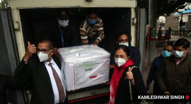 Covid vaccine, coronavirus vaccine kits, India vaccine stocks, Vaccine arrives in Mumbai, Delhi, Covid vaccine photos, First consignment of Covidshield vaccine, Indian express