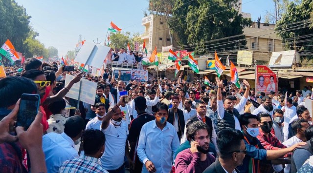 The Congress workers, led by the party's state unit chief Kamal Nath, were marching towards the Raj Bhavan. (Twitter/INCMP)