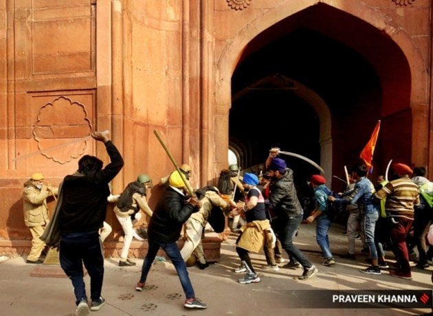 farmers protest top photos, farmers protest top photos photos, delhi red fort photos, delhi red fort violence pics, delhi top photos farmers, farmers rally photos, farmers protest violence red fort, delhi news, delhi photos, top photos of the day, farmers rally photos