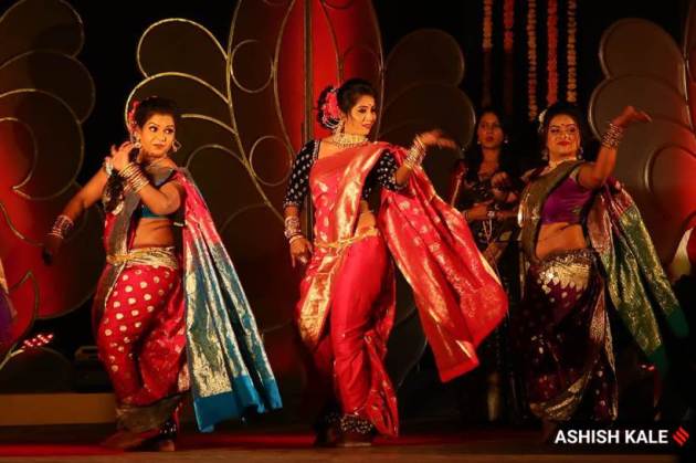 Lavani, Lavani dance form, Lavani dancers, what is Lavani, Lavani dance pictures, Lavani dance form Maharashtra, Lavani dancers performing, Lavani in pandemic, indian express news