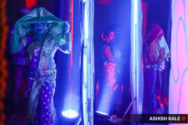 Lavani, Lavani dance form, Lavani dancers, what is Lavani, Lavani dance pictures, Lavani dance form Maharashtra, Lavani dancers performing, Lavani in pandemic, indian express news