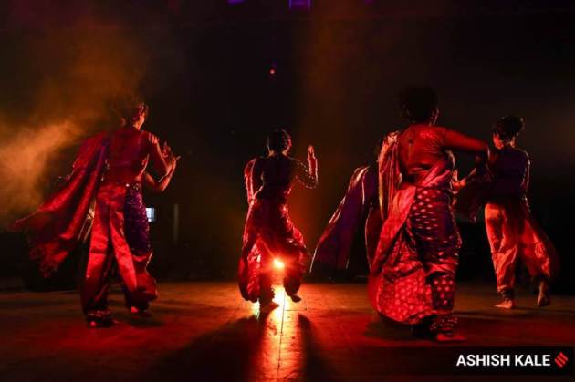Lavani, Lavani dance form, Lavani dancers, what is Lavani, Lavani dance pictures, Lavani dance form Maharashtra, Lavani dancers performing, Lavani in pandemic, indian express news
