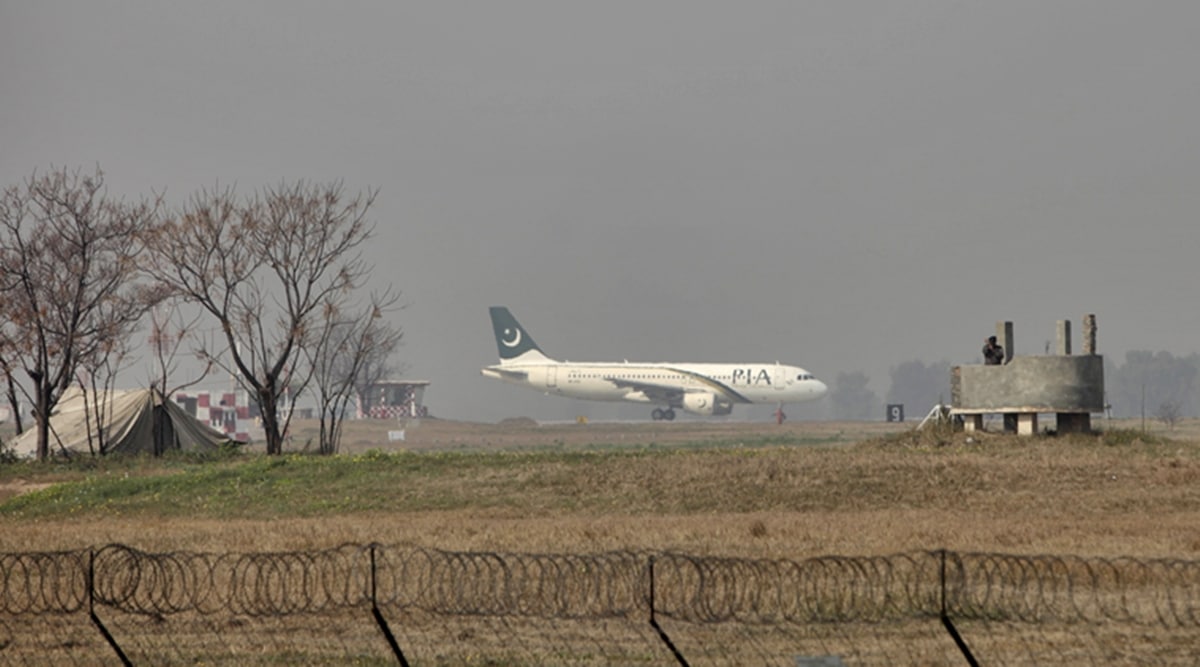 A Pakistan International Airlines (PIA) passenger plane prepares to take off from the Benazir International airport in Islamabad, Pakistan, February 9, 2016. (File/Reuters)