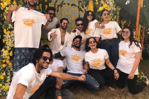 varun dhawan with his gang