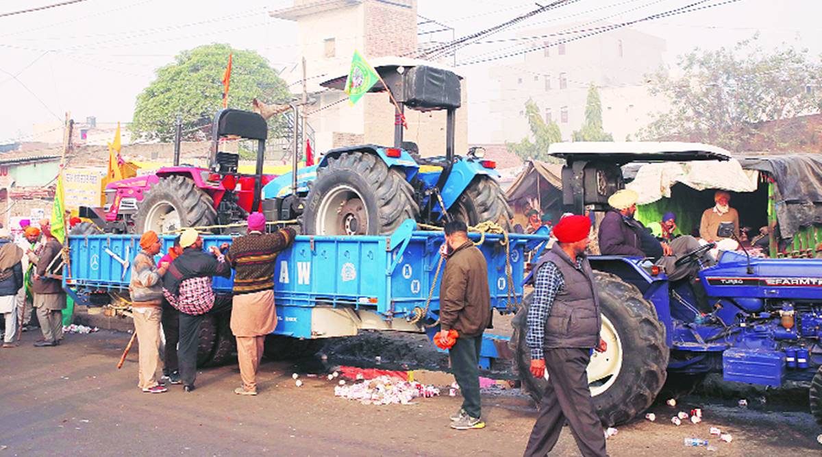 Farmers filled ration in tractor trolleys and set out towards Delhi, Chandigarh Highway sealed.