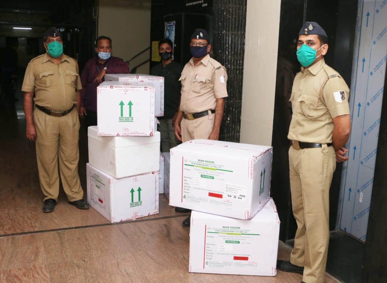 Covid vaccine, coronavirus vaccine kits, India vaccine stocks, Vaccine arrives in Mumbai, Delhi, Covid vaccine photos, First consignment of Covidshield vaccine, Indian express