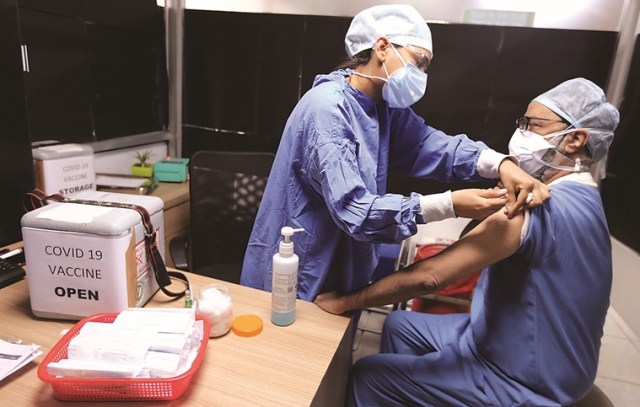 Punjab covid vaccination, Punjab news, Ludhiana vaccine jab, workers vaccine jab, Indian express