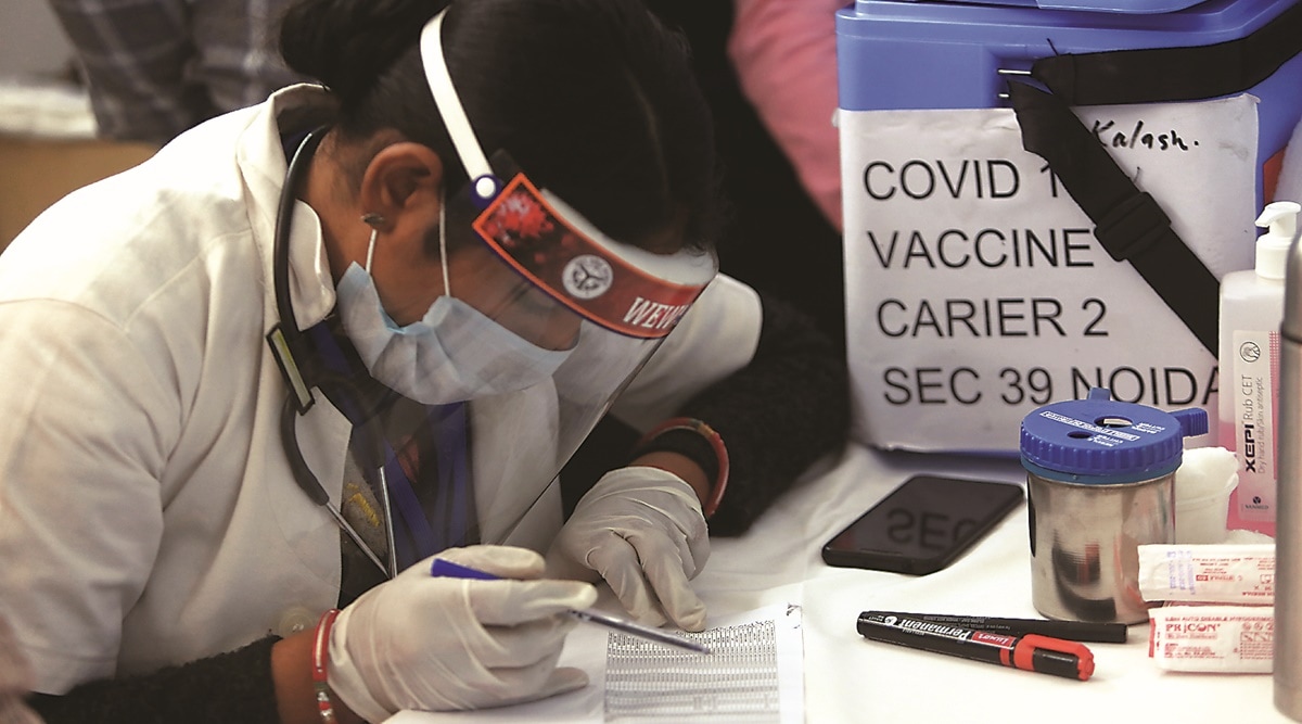Delhi Resident Doctors’ Association, Delhi Ram Manohar Lohia Hospital, Delhi RML hospital, Delhi healthcare workers, Delhi Coronavirus vaccination drive, Covid vaccine, Delhi Coronavirus cases, Delhi news, Indian express news