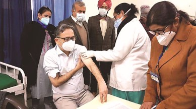 Ram Manohar Lohia Hospital, Delhi RML hospital, Delhi healthcare workers, Delhi Coronavirus vaccination drive, Covid vaccine, Delhi Coronavirus cases, Delhi news, Indian express news