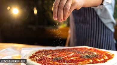 pizza recipes, easy pizza recipes, easy recipes, indianexpress.com, indianexpress, cauliflower recipes, gobhi pizza, how to make pizza crust,