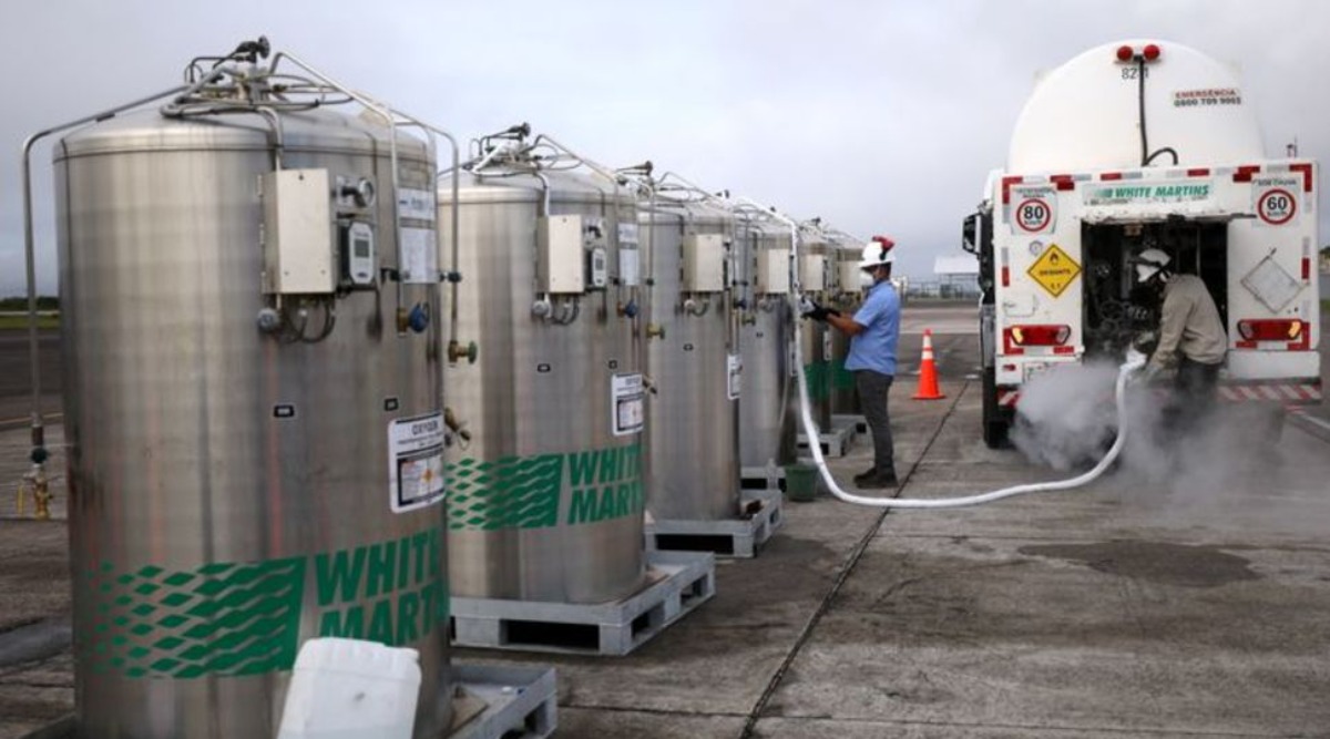Brazil airlifts emergency oxygen into pandemic-struck state, vaccine drive lags