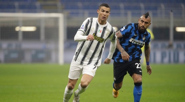 Juventus' Cristiano Ronaldo is challenged by Inter Milan's Arturo Vidal during a Serie A match (Source: AP)