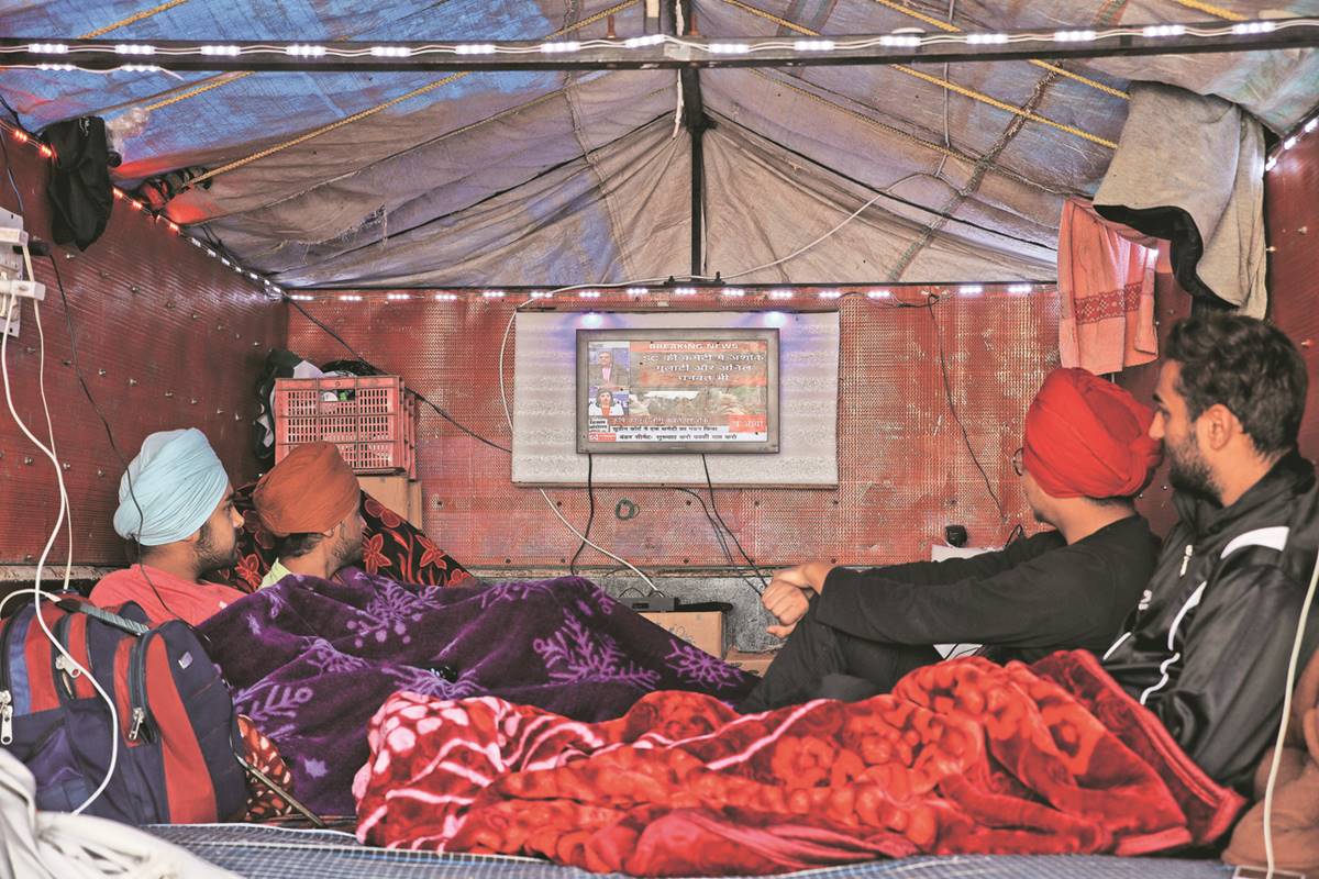 Farmers say will burn copies of Farm Laws today: ‘Not just Lohri, seems like we might celebrate Baisakhi at Singhu too’ - The Indian Express