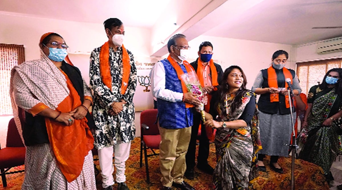 Transgenders, Transgender join bjp, transgenders jpin bjp in gujarat, vadodara, indian express news