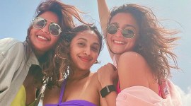 Alia Bhatt holidays akansha Ranjan Kapoor photos