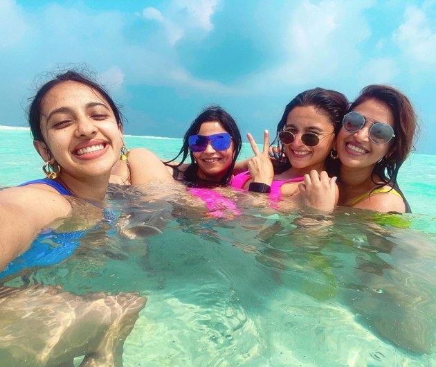 Anushka Ranjan, Alia Bhatt, Shaheen Bhatt, Akansha Ranjan Kpoor.