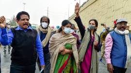 As politicians make a beeline to Ghazipur site, unions clarify: ‘not allowed on stage’