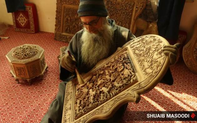 Ghulam Nabi Dar, Ghulam Nabi Dar Kashmir, Kashmiri craftmen Ghulam Nabi Dar, Ghulam Nabi Dar wood carving, Ghulam Nabi Dar Srinagar, Ghulam Nabi Dar craftsman, Srinagar, wood carving in Srinagar