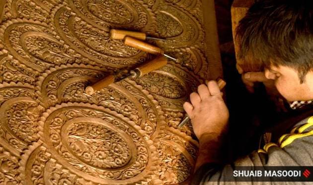 Ghulam Nabi Dar, Ghulam Nabi Dar Kashmir, Kashmiri craftmen Ghulam Nabi Dar, Ghulam Nabi Dar wood carving, Ghulam Nabi Dar Srinagar, Ghulam Nabi Dar craftsman, Srinagar, wood carving in Srinagar