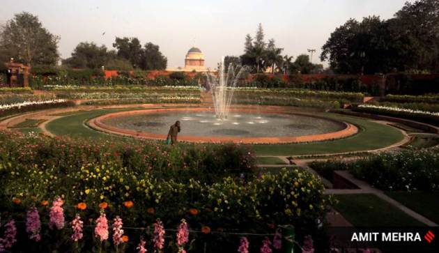 Express Wanderlust, Mughal Gardens, Mughal Gardens pictures, about Mughal Gardens, Mughal Gardens Delhi, visiting Mughal Gardens, Mughal Gardens photographs, Mughal Gardens history, Mughal Gardens location, where is Mughal Gardens, what is Mughal Gardens, Indian Express news