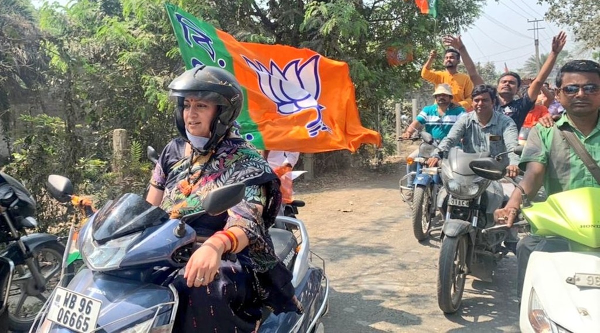 Watch: On scooter, Smriti Irani leads BJP rally for Bengal polls | India  News,The Indian Express