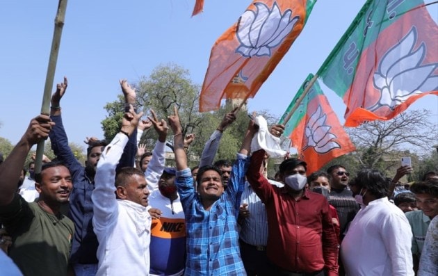 Bjp Workers Jubilant As Party Sweeps Gujarat Civic Polls India News News The Indian Express 5825