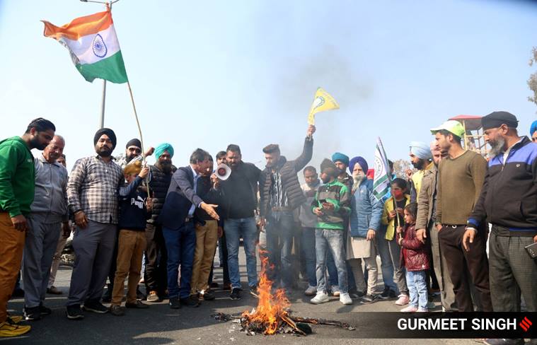 ‘chakka Jam Farmers Block Roads In Punjab Haryana Internet Suspended At Delhis Three Border 3084