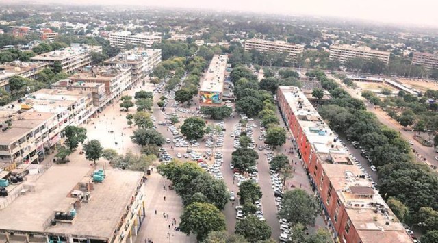 Census towns are towns of over 5,000 people, with a density of more than 400 per sq km, and more than 75 per cent of non-farm, male labourers.