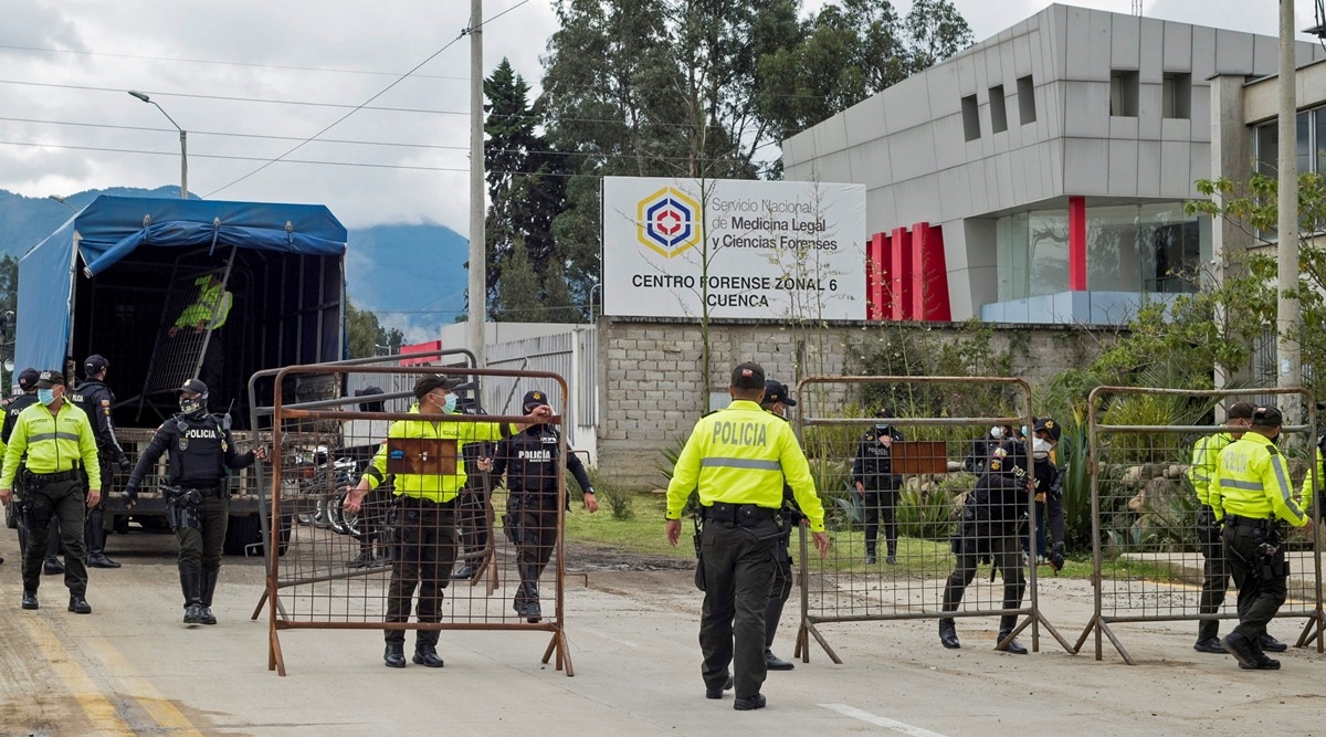 Police set up barricades outside the offices of the Forensic Medicine and Forensic Science institute after the bodies of several inmates, who died after a riot broke out at a local prison, were brought in, in Cuenca, Ecuador February 23, 2021. (Reuters Photo: Fabiola Cedillo)