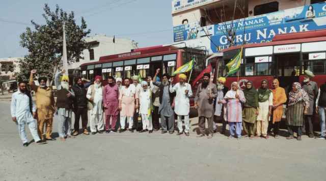 A batch of buses leaving from Kokrikalan village of Moga district towards Tikri border.