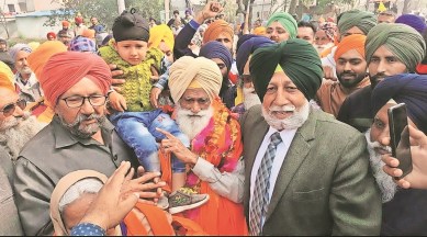 80-yr-old Gurmukh Singh comes home to a hero’s welcome, vows to return to Delhi border soon