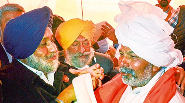 Sukhbir meets Tikait, Sukhbir Singh Badal, Rakesh Tikait, SAD support, Farmers protest, Farmers tractor rally, Farm laws, Chandigarh news, Indian express news