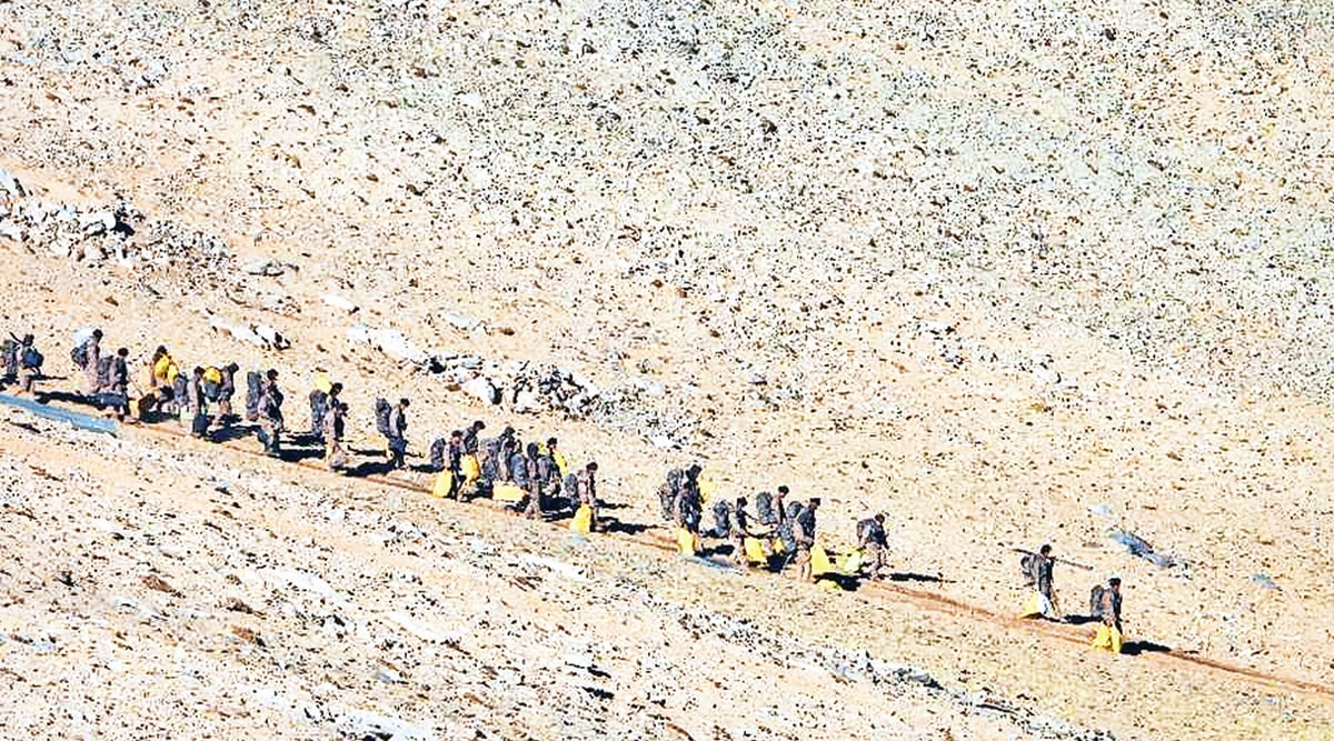 Chinese troops, Chinese troops pull back, Pangong Tso area, india china border sipute, Kailash Range, PLA, latest India china border news, Indian express news