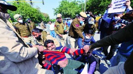 farmers protest, chakka jam, farmers chakka jam, ITO, Delhi Police, farmer protest at ITO, indian express news