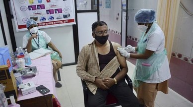 Experts note slight rise in Covid cases, advise 'double masking'