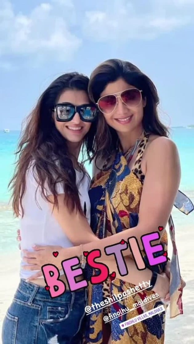 shilpa, akansha 1