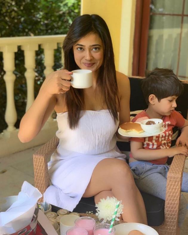 Shweta Tiwari goes ‘hiking in the jungle’ with children Palak and ...