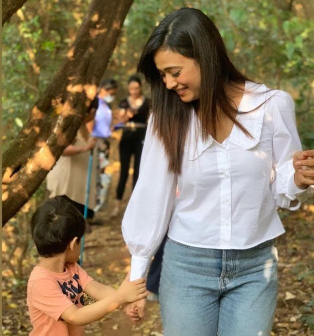 Shweta Tiwari goes ‘hiking in the jungle’ with children Palak and ...