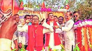 Former TMC leader does squats