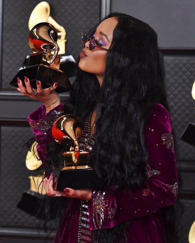 grammys awards, grammys awards 2021, grammys awards red carpet, grammy awards red carpet 2021, grammy awards fashion, grammy awards fashion 2021, grammy awards red carpet fashion, grammy awards 2021 red carpet fashion, grammys 2021 fashion, grammys 2021 awards fashion, grammy awards men's fashion, grammy awards fashion pics