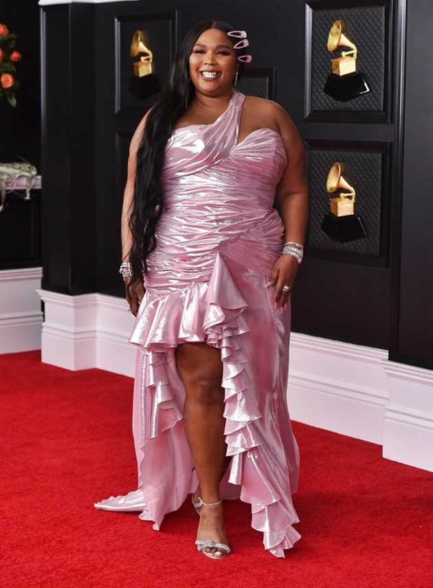 grammys awards, grammys awards 2021, grammys awards red carpet, grammy awards red carpet 2021, grammy awards fashion, grammy awards fashion 2021, grammy awards red carpet fashion, grammy awards 2021 red carpet fashion, grammys 2021 fashion, grammys 2021 awards fashion, grammy awards men's fashion, grammy awards fashion pics