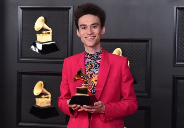 grammys awards, grammys awards 2021, grammys awards red carpet, grammy awards red carpet 2021, grammy awards fashion, grammy awards fashion 2021, grammy awards red carpet fashion, grammy awards 2021 red carpet fashion, grammys 2021 fashion, grammys 2021 awards fashion, grammy awards men's fashion, grammy awards fashion pics