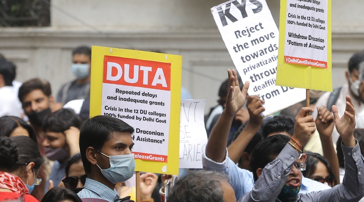 DUTA protests outside VC’s office as crucial Academic Council meeting on NEP is underway