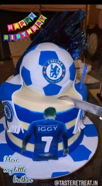 Sara Ali Khan getsa football themed cake on brother, Ibrahim Ali Khan's birthday