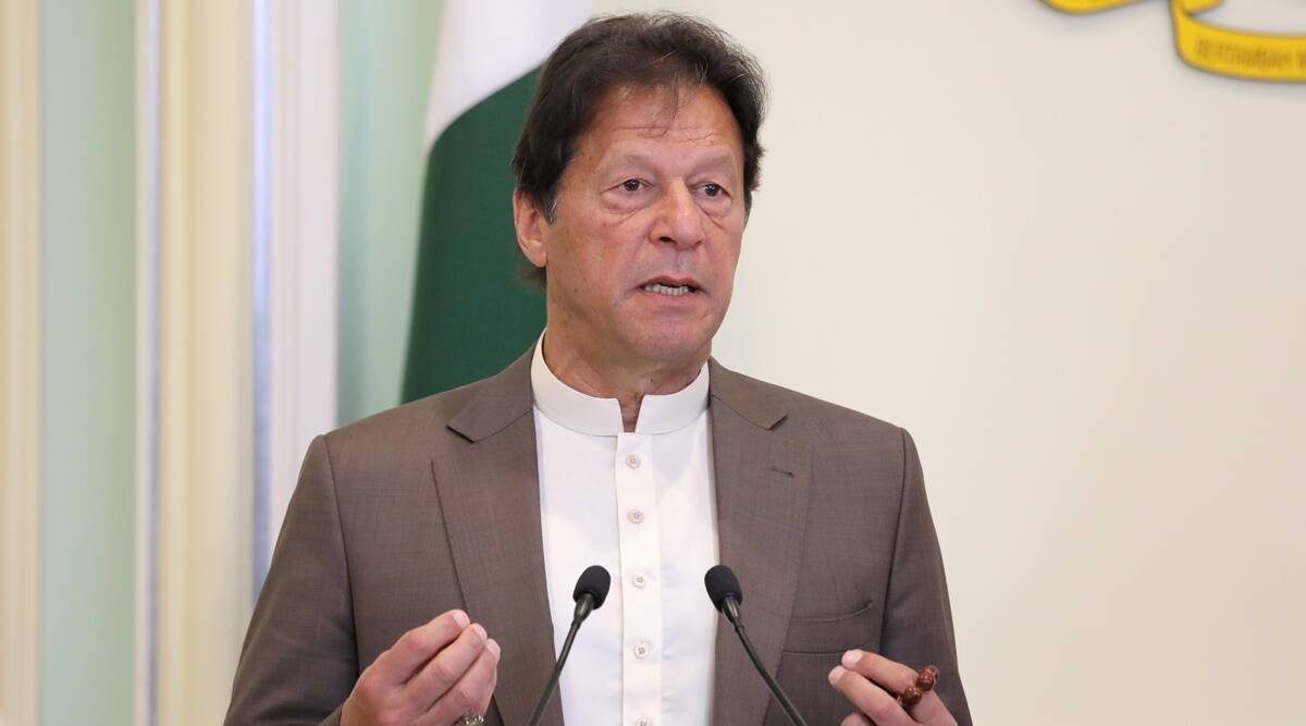 Imran Khan holi, Pak PM Imran Khan, Imran Khan Pakistan, Pakistan Holi, holi celebration in Pakistan, Pakistan news, indian express